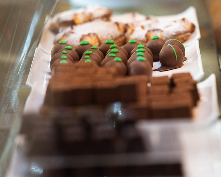 Verschiedene Pralinen aus der Confiserie Schuh